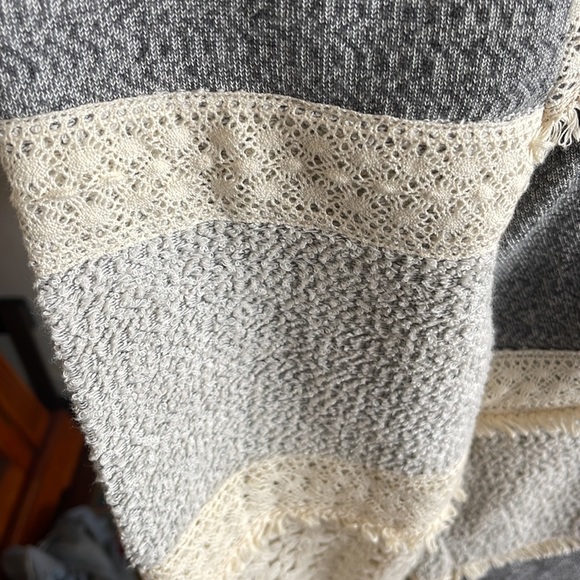 XL Lucky Lotus Lucky Brand Bluish Gray cream Sweater - Picture 6 of 6